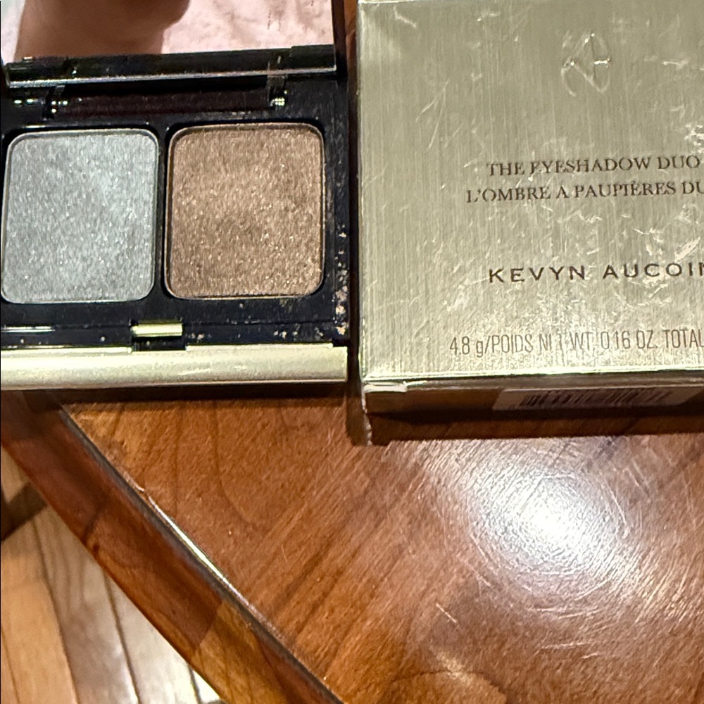 Kevyn Aucoin Eyeshadow Duo - Shimmering Silver and Warm Brown